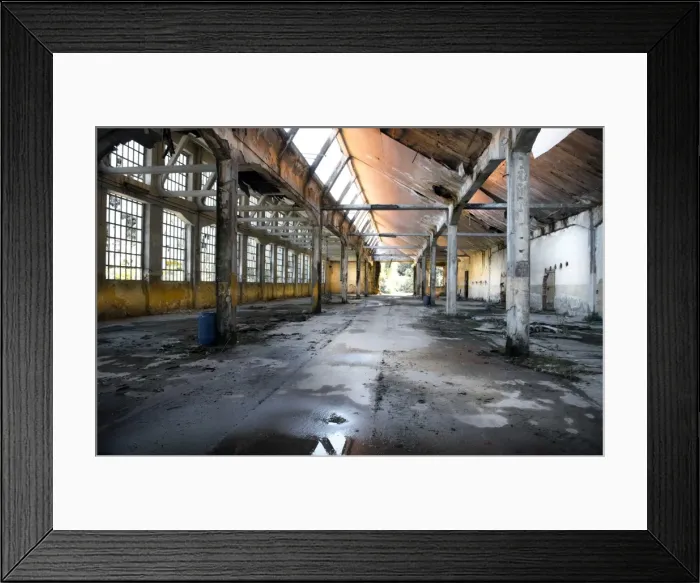 Framed Print : edificio industriale in rovina Framed Print : edificio industriale in rovina
