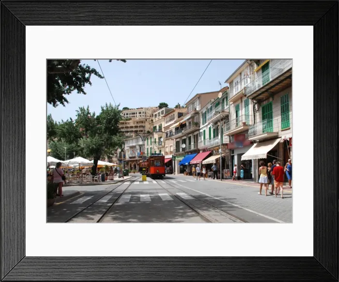 Framed Print : historische Strassenbahn in Port de Soller - Mallorca - Spanien Framed Print : historische Strassenbahn in Port de Soller - Mallorca - Spanien