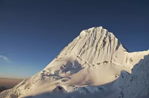 Mountain Gallery: beautiful peak alpamayo
