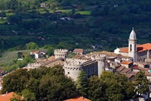 Fotolia Collection: Monteroduni(IS) il castello Pignatelli